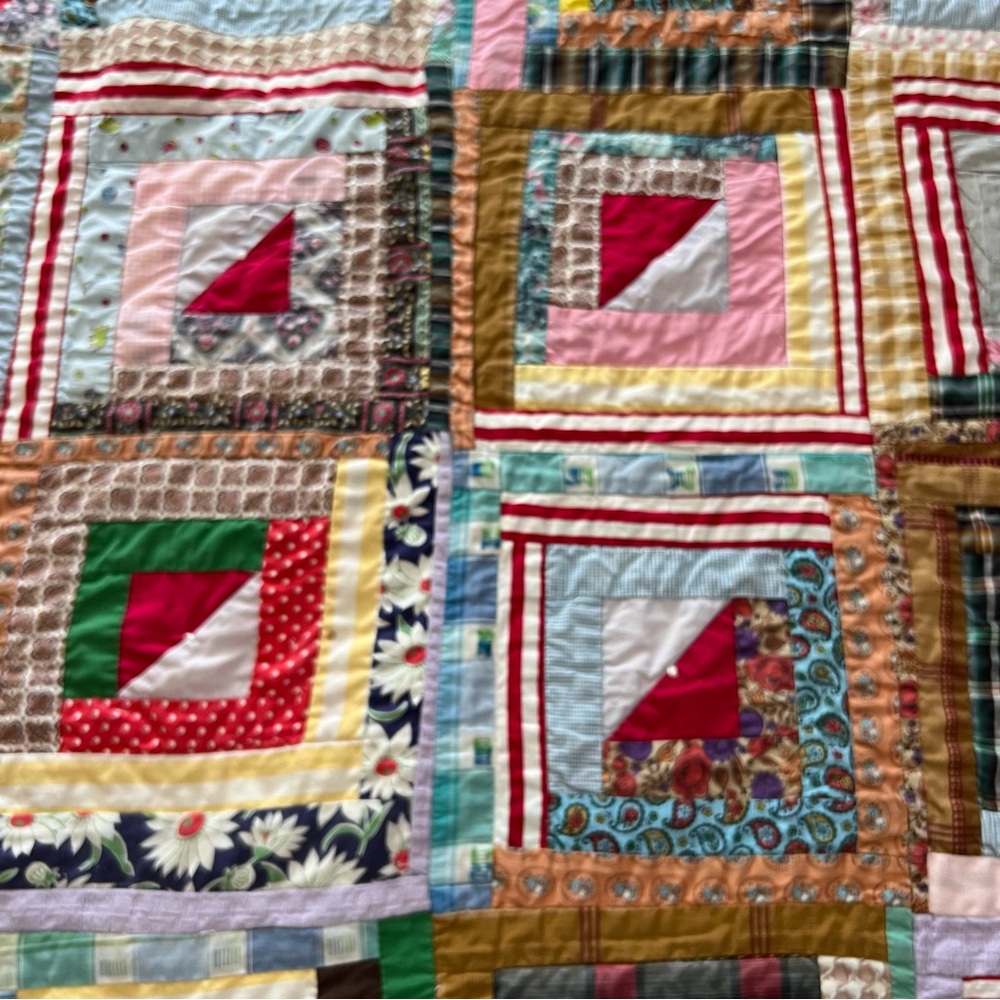 Colorful Patchwork Quilt with Geometric Patterns - Picture 11 of 12